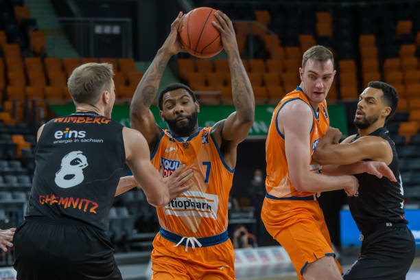 相提并论 相提并论